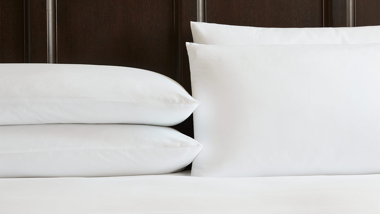 http://www.shopedition.com/images/products/lrg/edition-hotels-feather-down-pillow-EDT-108-F_lrg.jpg